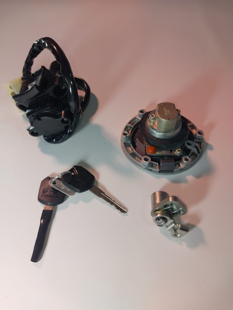 Kit de Cerraduras y Llaves Kawasaki (OEM: 27048-5008 / 27048-5075) - Imagen 2