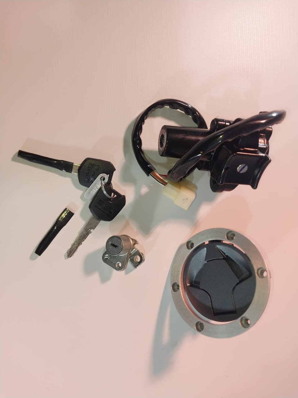 Kit de Cerraduras y Llaves Kawasaki (OEM: 27048-5008 / 27048-5075) - Imagen 4