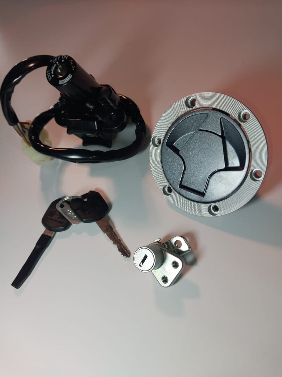 Kit de Cerraduras y Llaves Kawasaki (OEM: 27048-5008 / 27048-5075) - Imagen 3