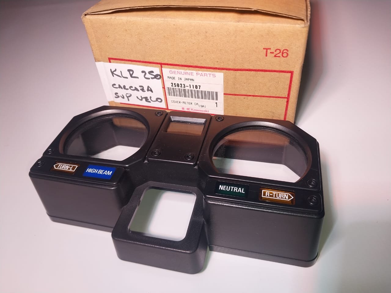 Tapa superior de instrumental Kawasaki (OEM: 25023-1107)