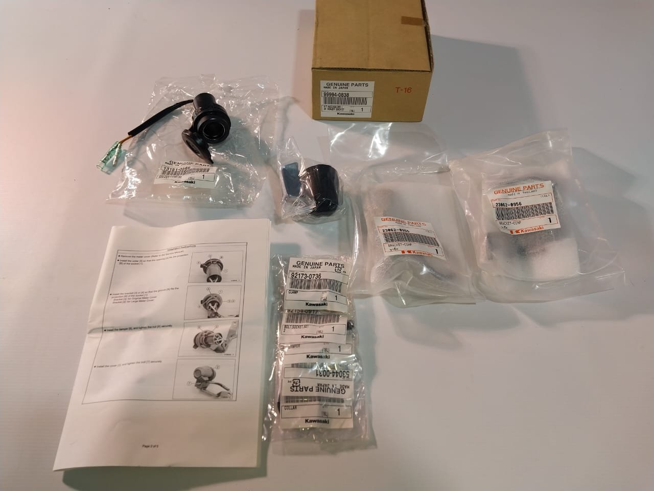 Tomacorriente DC 12V Kawasaki Z900 (OEM: 99994-0838)