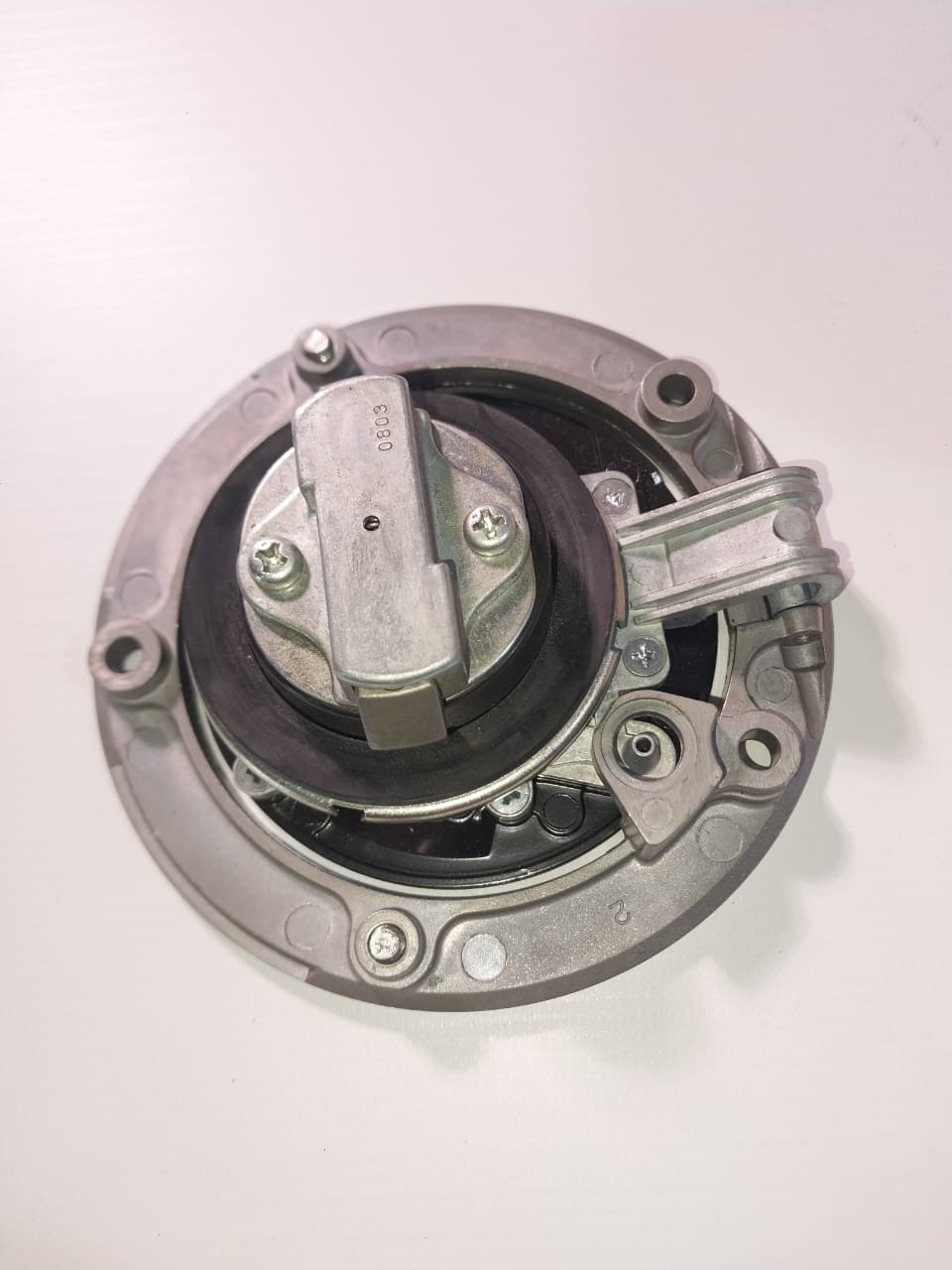 Tapa tanque de nafta Kawasaki Z750 / Z1000 / ZX-10R / ZX-14 / ER-6N / Ninja 650 / Versys 650 / ZZR1400 (OEM: 51049-0012) - Imagen 3