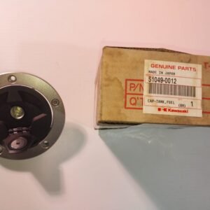 Tapa tanque de nafta Kawasaki Z750 / Z1000 / ZX-10R / ZX-14 / ER-6N / Ninja 650 / Versys 650 / ZZR1400 (OEM: 51049-0012)