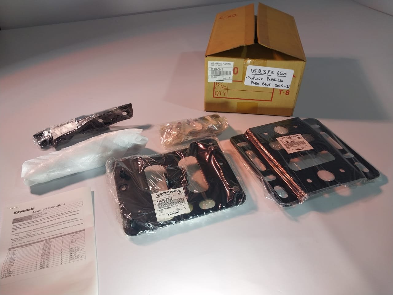 Soporte de baúl Topcase KQR 47L Kawasaki Versys 650 (OEM: 99994-0842) - Imagen 2