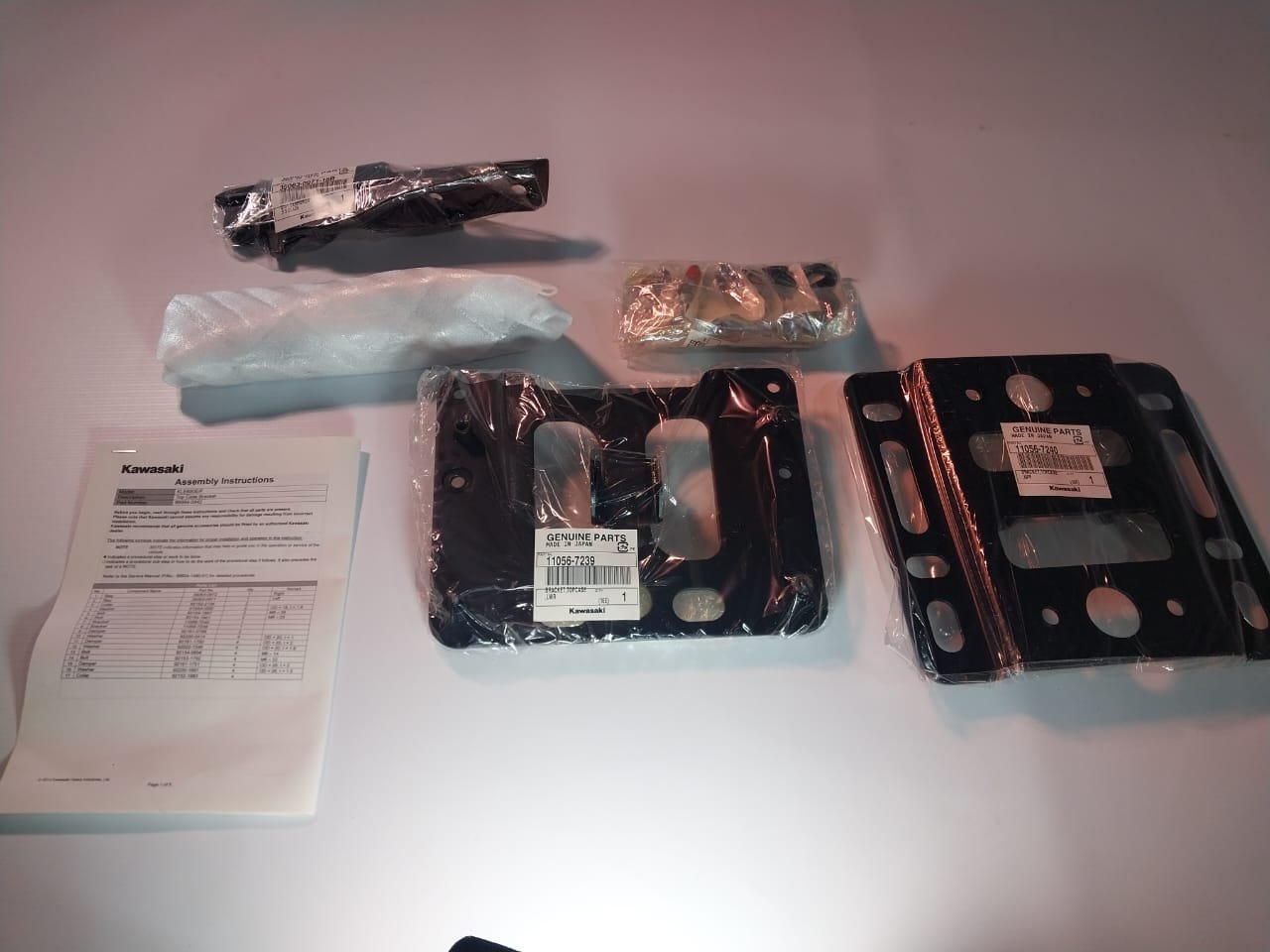 Soporte de baúl Topcase KQR 47L Kawasaki Versys 650 (OEM: 99994-0842) - Imagen 4
