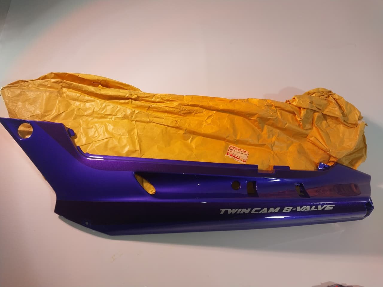 Cacha lateral izquierda violeta/plateada Kawasaki ZZ-R250 (OEM: 36010-5456-JZ) - Imagen 3